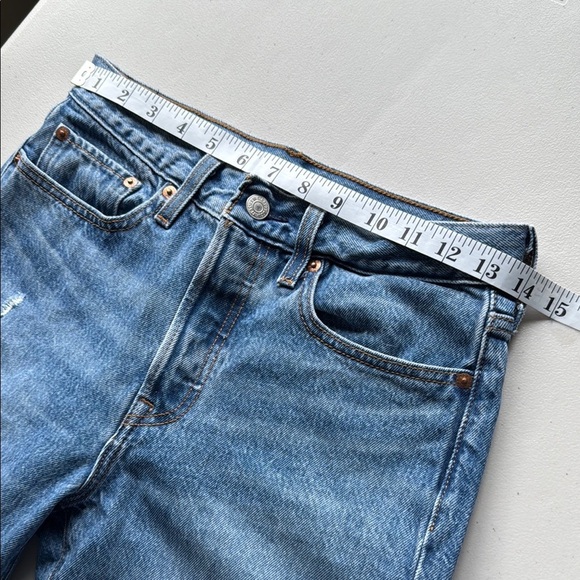 Levi's Wedgie Jeans Icon Fit High Rise Tapered Leg Light Wash - Picture 10 of 15